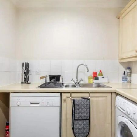 1 Bedroom Flat With Free Parking Londres Exterior foto