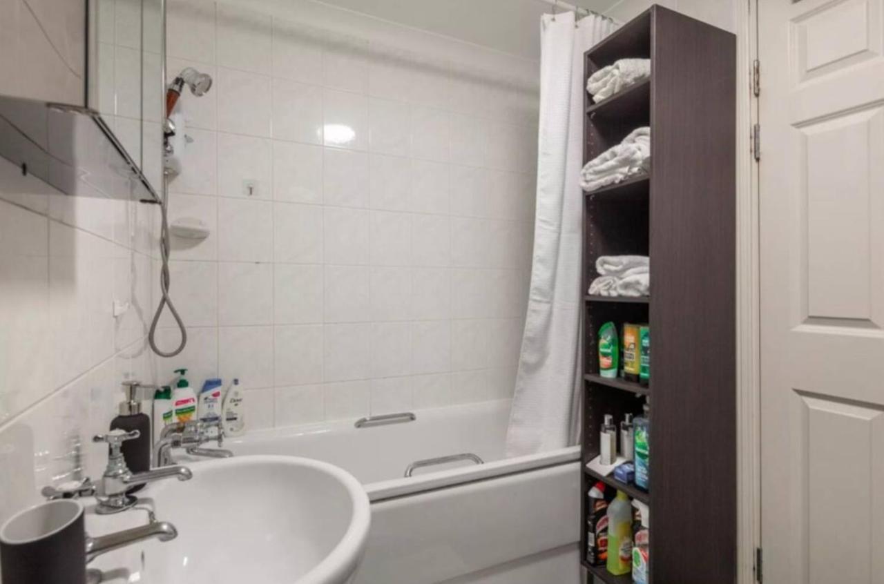 1 Bedroom Flat With Free Parking Londres Exterior foto